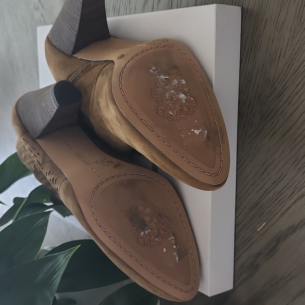 Tan suede booties - Picture 5 of 6